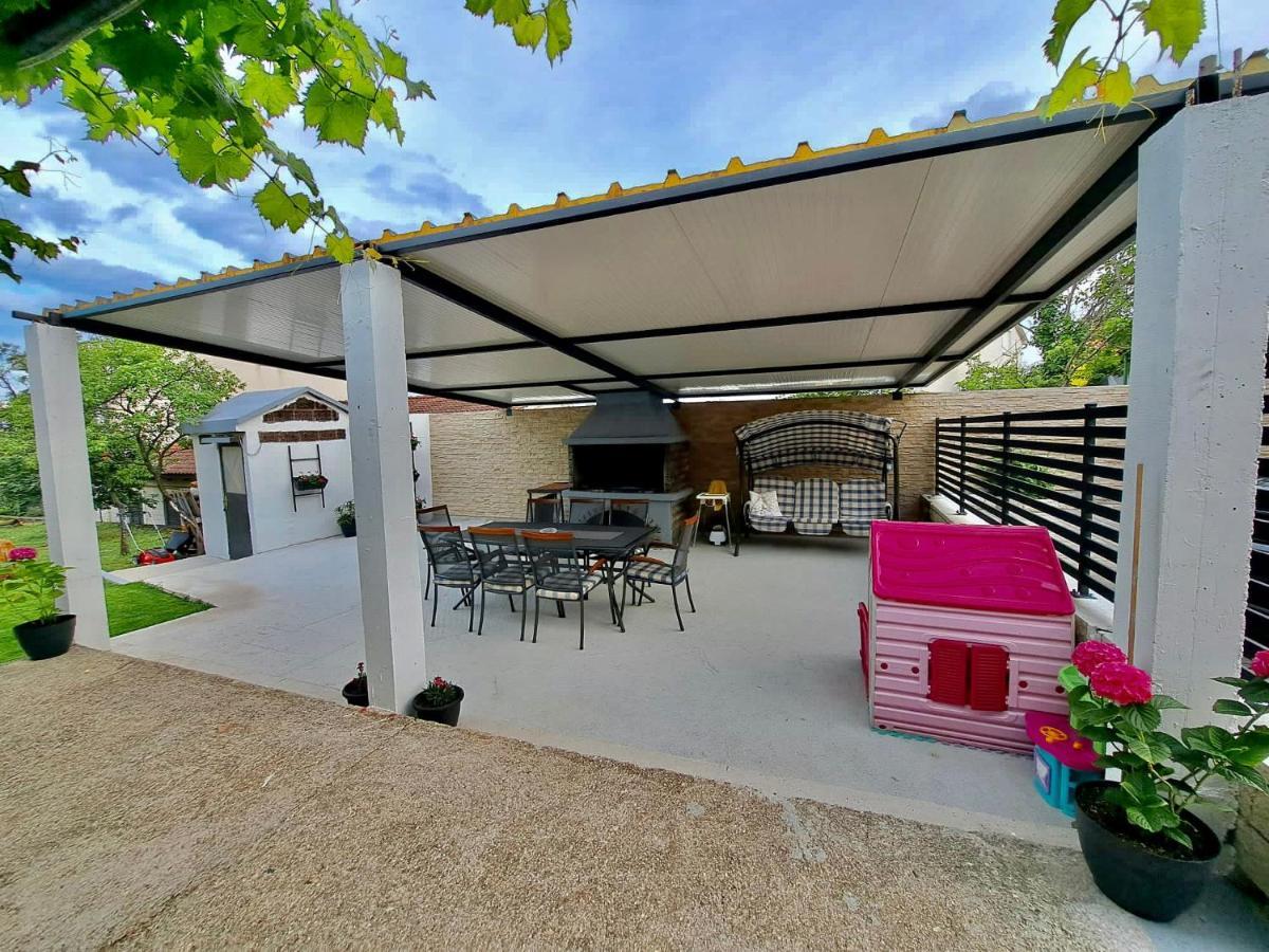 Apartman Lara Apartment