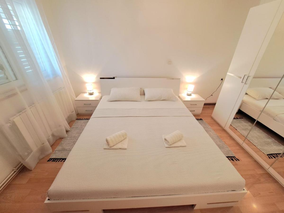 Apartman Lara *