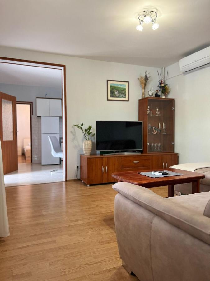 Apartman Lara Apartment *